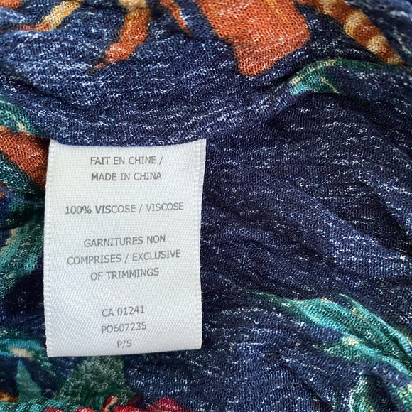 Twik floral summer top navy, over the shoulder small - Picture 2 of 5